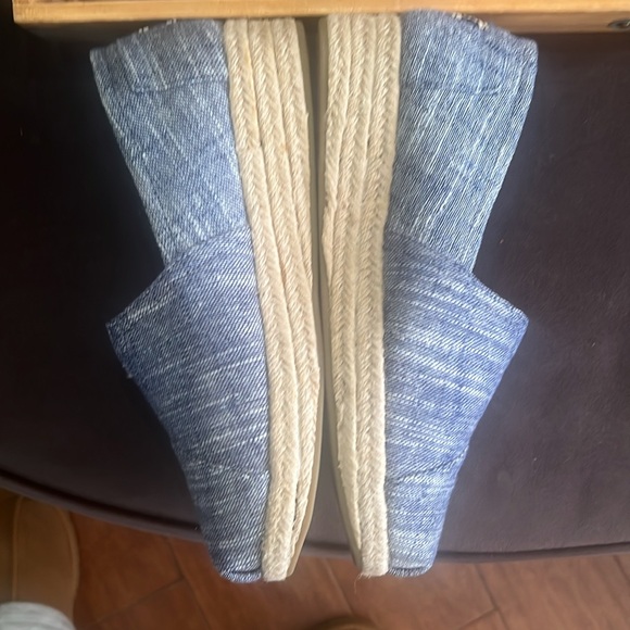 Bobs memory foam arch pillow shoes - Picture 3 of 7